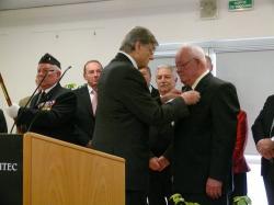 Jacques Larangot reçoit la croix de chevalier de la légion d'honneur
