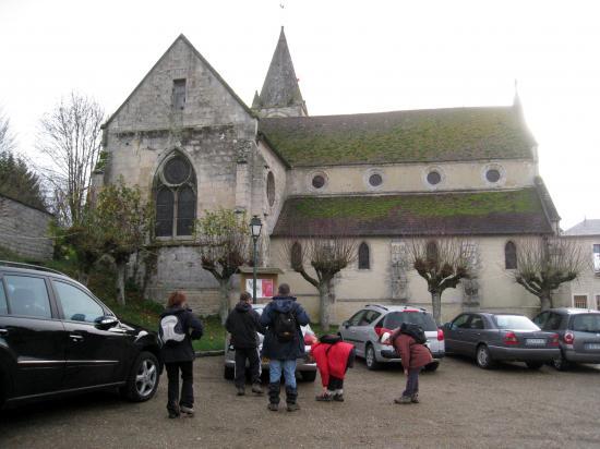 Parking de l'église de Frouville