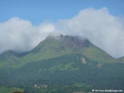 La Soufrière sous les nuages