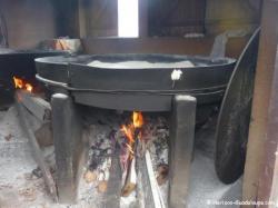 Kassaverie, installations au feu de bois