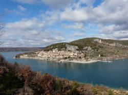 Village de Bauduen sur Verdon- lac de ste Croix (83)