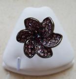 Bague fleur strass prune.