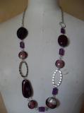 Sautoir perles prune-m�tal.