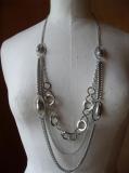 Sautoir cha�nes-perles nacr�es.