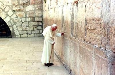 JEAN PAUL II au mur des lamantations