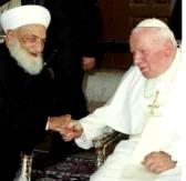 Jean Paul 2 et e grand mufti de Damas, cheikh Ahmad Kaftaro, à la mosquée des Omeyyades, le 6 mai 2001