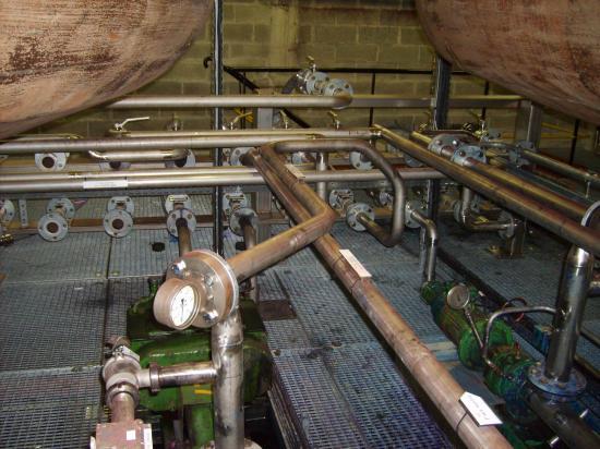 installation de tuyauterie en rack
