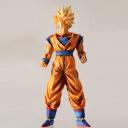 Sangoku est represent&eacute; en super Saiyan pris dans un courant d'air ou l'on voit ses cheveux d&eacute;plac&eacute;s par le vent.