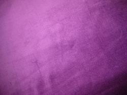 Velours ras&eacute; pourpre clair
