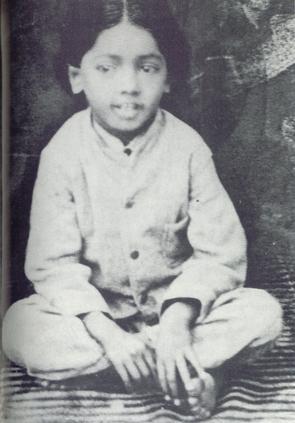 Jiddu Krishnamurti à l'age de 5 ans