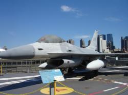 un F16 falcon
