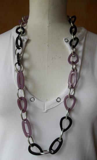 Sautoir anneaux m�tal, noir et violet