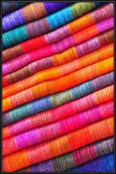 Echarpes en laine d'Alpaca aux couleurs du P&eacute;rou