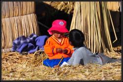 Enfants des &icirc;les Uros
