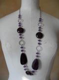 Sautoir prune, perles verre et r�sine