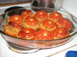 tomates farcies au quinoa, sésame et boulgour