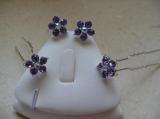 Epingles cheveux fleurs strass mauve.